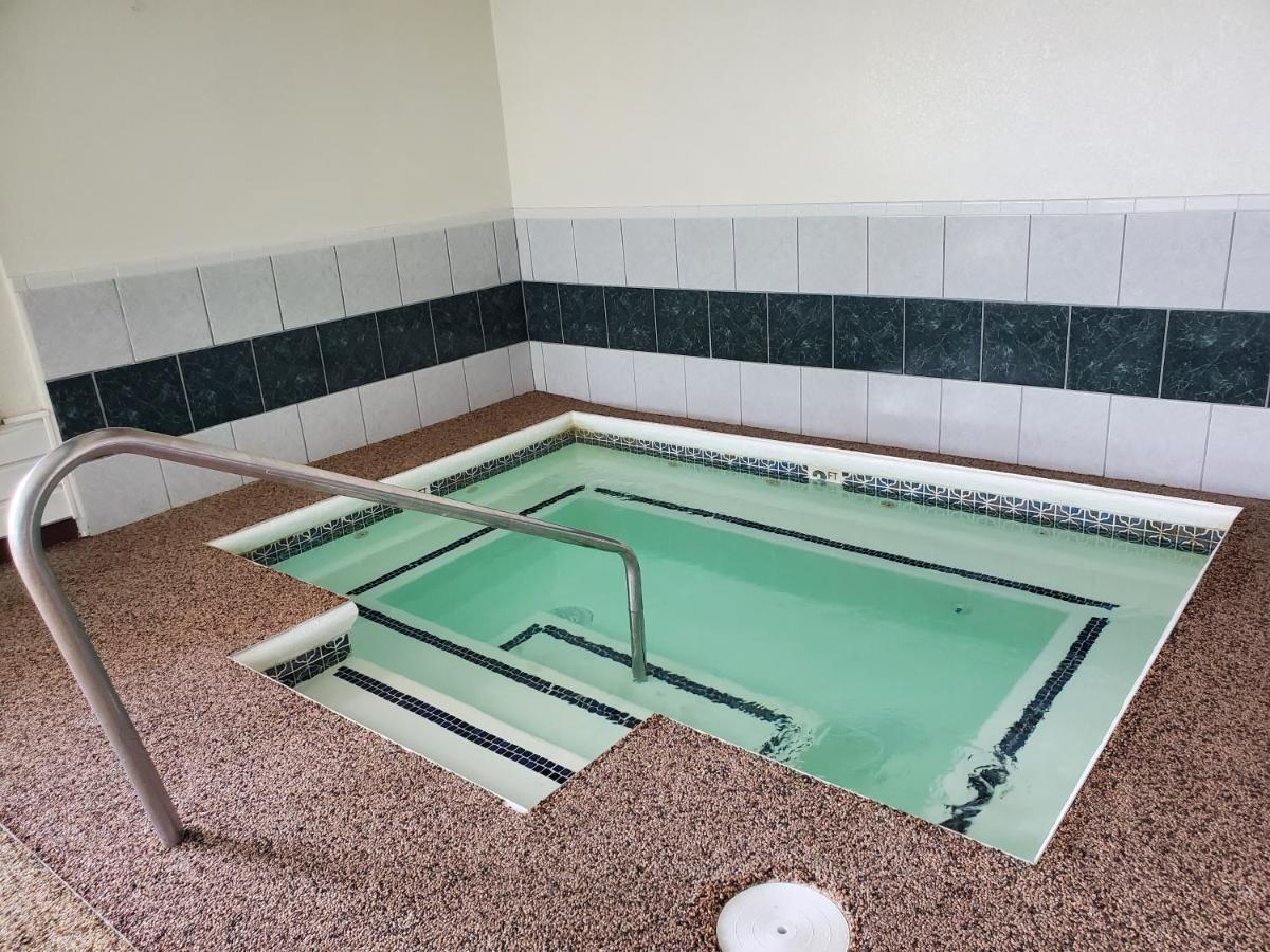 Voyager Inn Saint Ignace Εξωτερικό φωτογραφία
