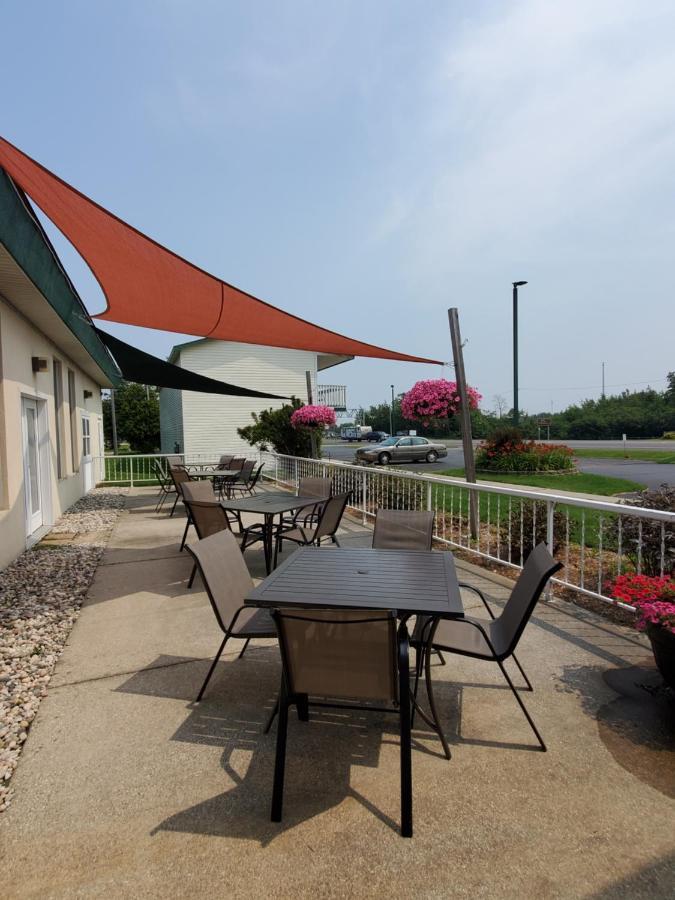 Voyager Inn Saint Ignace Εξωτερικό φωτογραφία