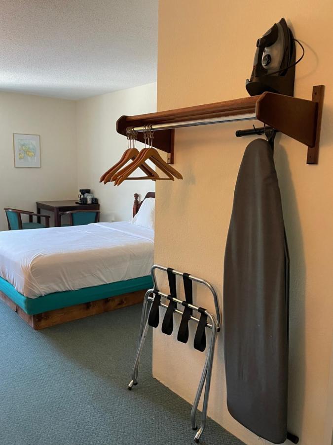 Voyager Inn Saint Ignace Εξωτερικό φωτογραφία