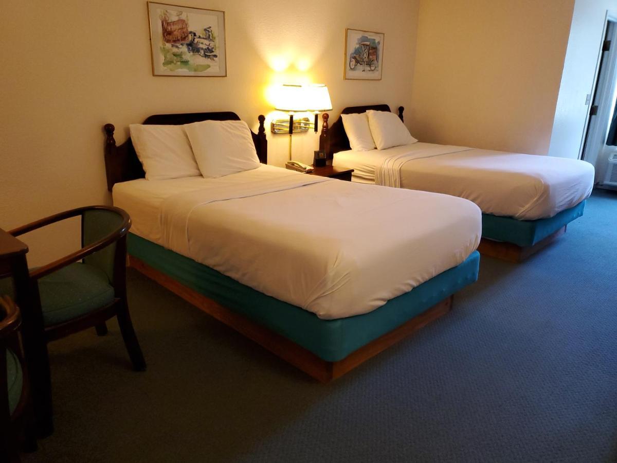 Voyager Inn Saint Ignace Εξωτερικό φωτογραφία