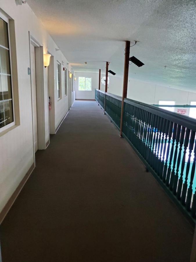 Voyager Inn Saint Ignace Εξωτερικό φωτογραφία