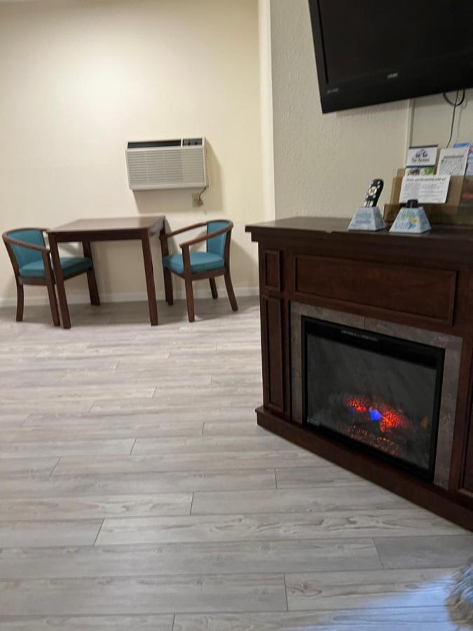 Voyager Inn Saint Ignace Εξωτερικό φωτογραφία