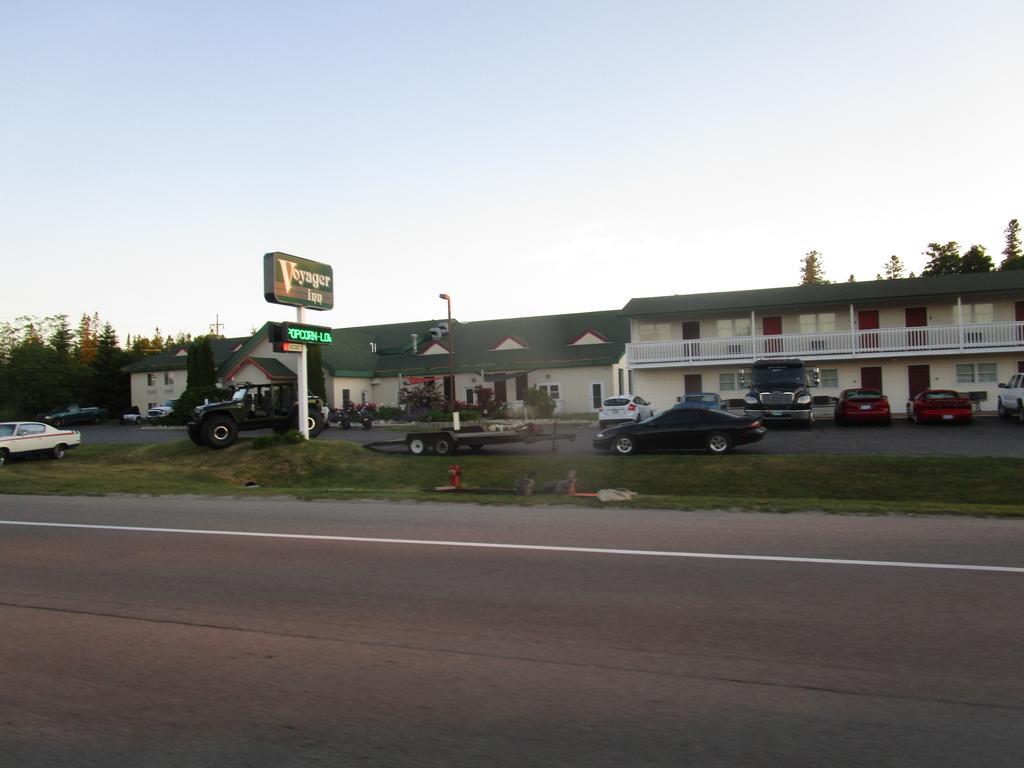 Voyager Inn Saint Ignace Εξωτερικό φωτογραφία
