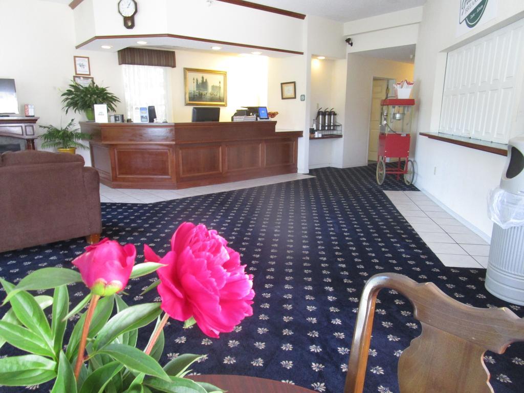 Voyager Inn Saint Ignace Εξωτερικό φωτογραφία
