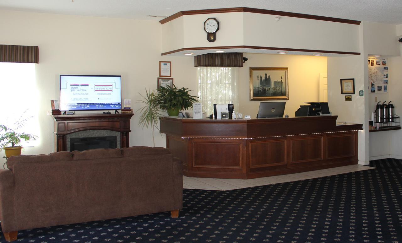 Voyager Inn Saint Ignace Εξωτερικό φωτογραφία