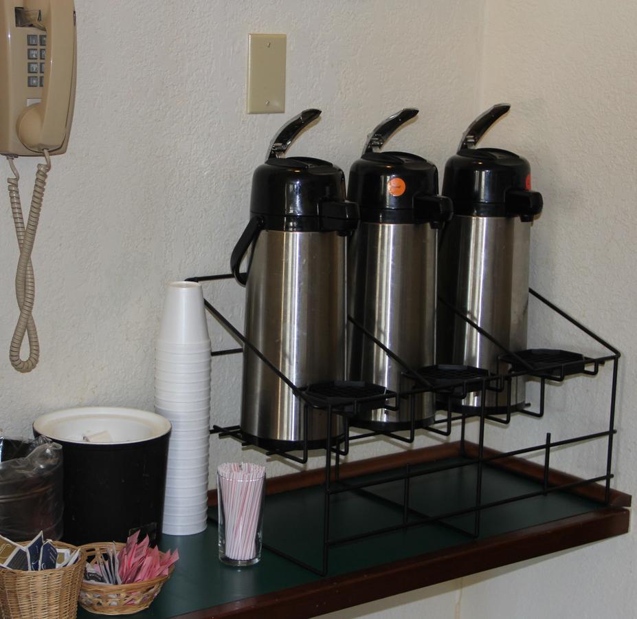 Voyager Inn Saint Ignace Εξωτερικό φωτογραφία