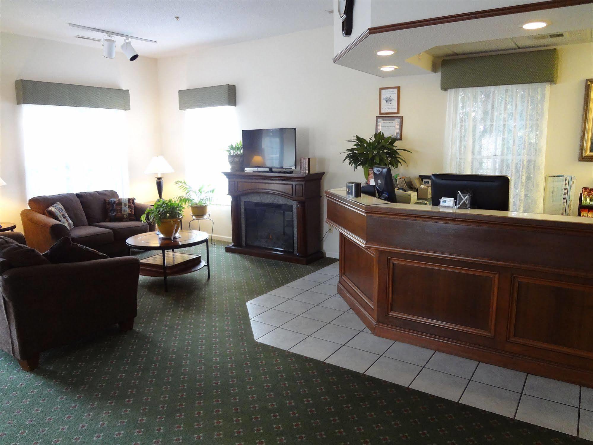 Voyager Inn Saint Ignace Εξωτερικό φωτογραφία