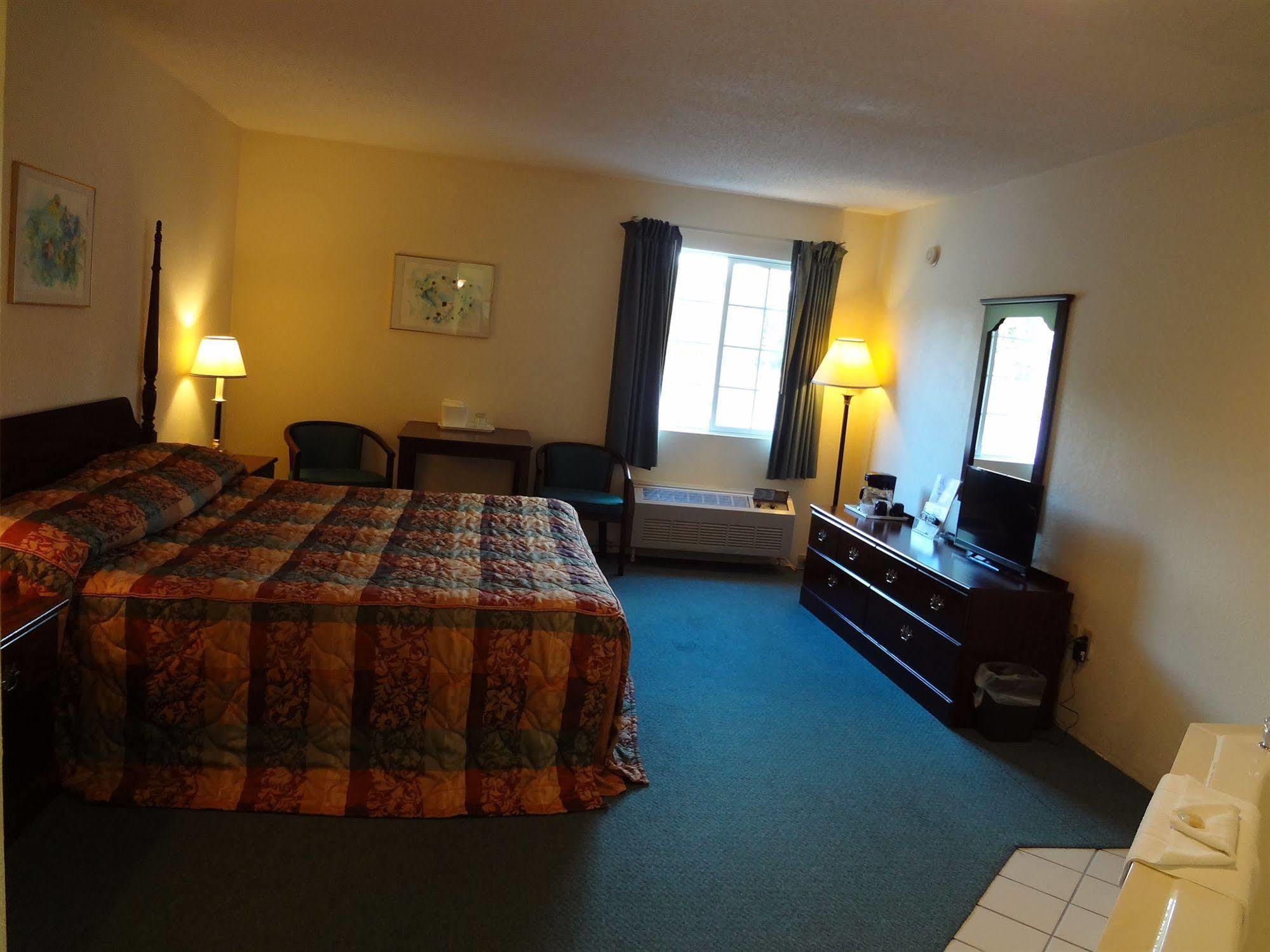 Voyager Inn Saint Ignace Εξωτερικό φωτογραφία