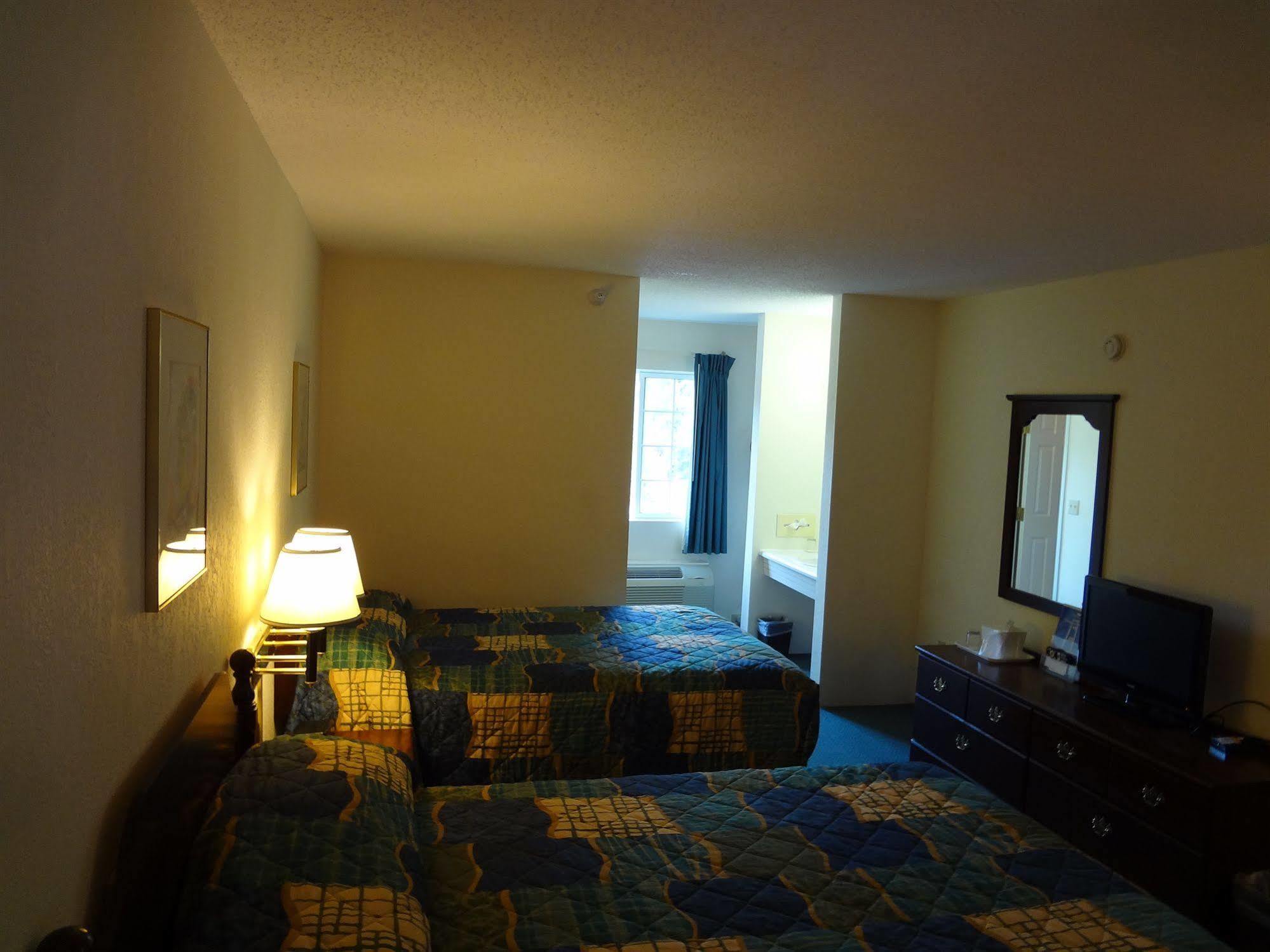 Voyager Inn Saint Ignace Εξωτερικό φωτογραφία
