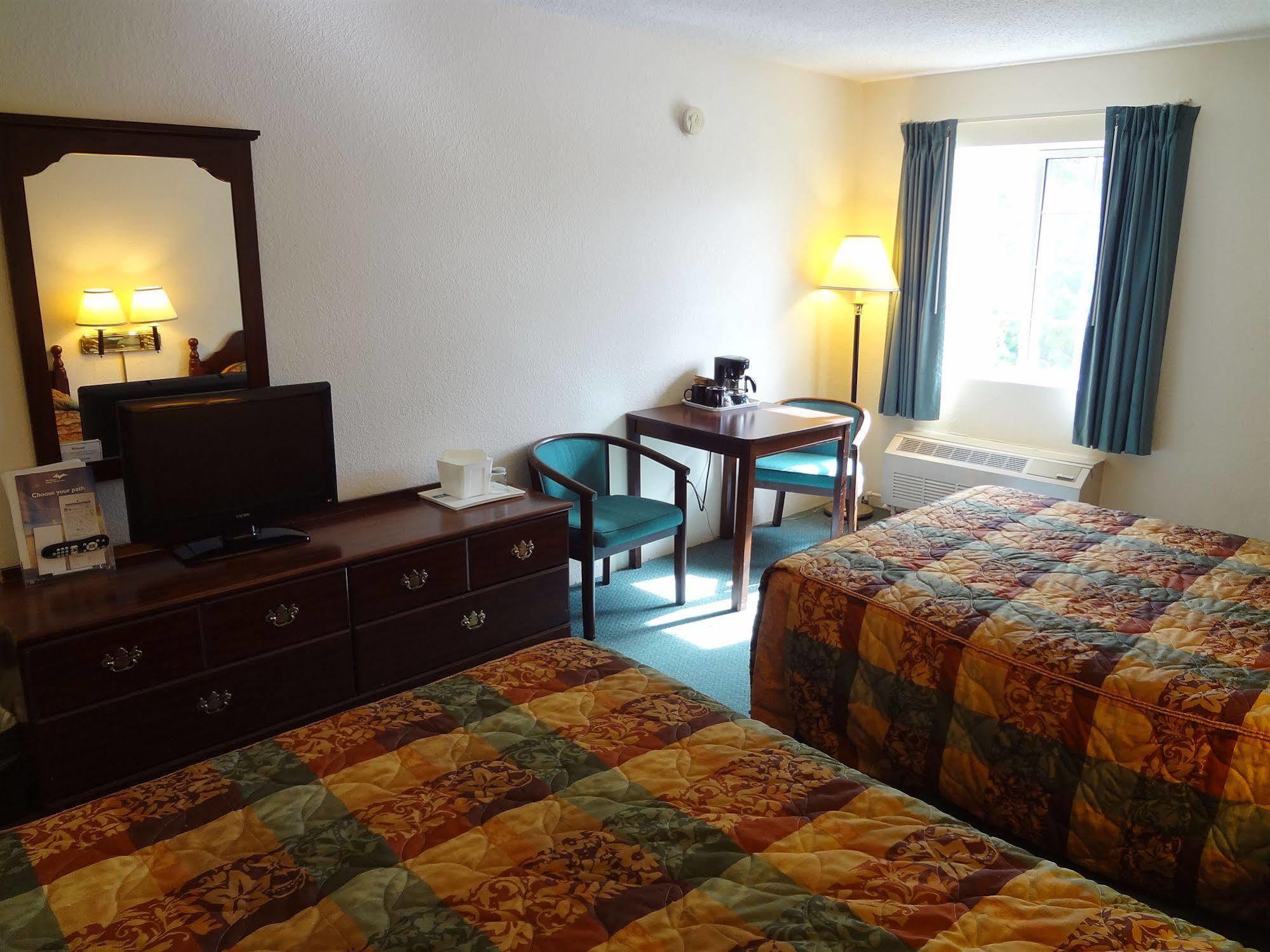 Voyager Inn Saint Ignace Εξωτερικό φωτογραφία