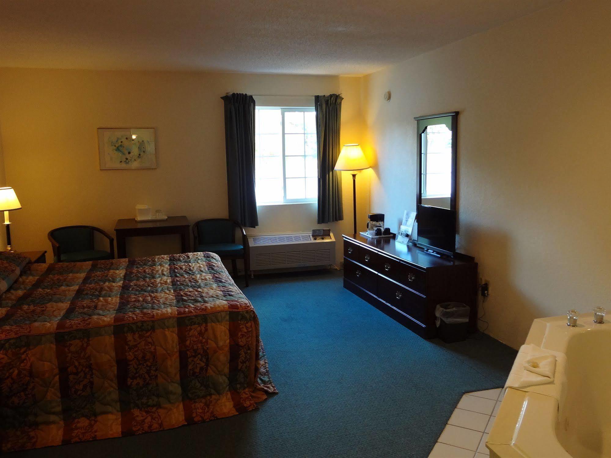 Voyager Inn Saint Ignace Εξωτερικό φωτογραφία