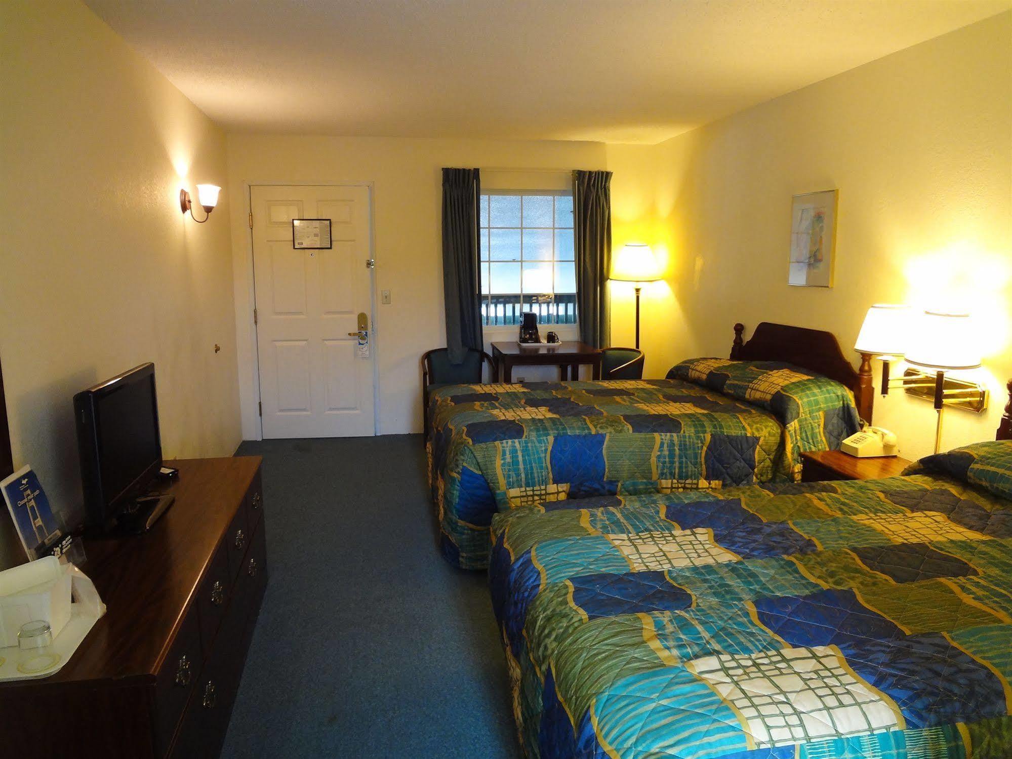Voyager Inn Saint Ignace Εξωτερικό φωτογραφία